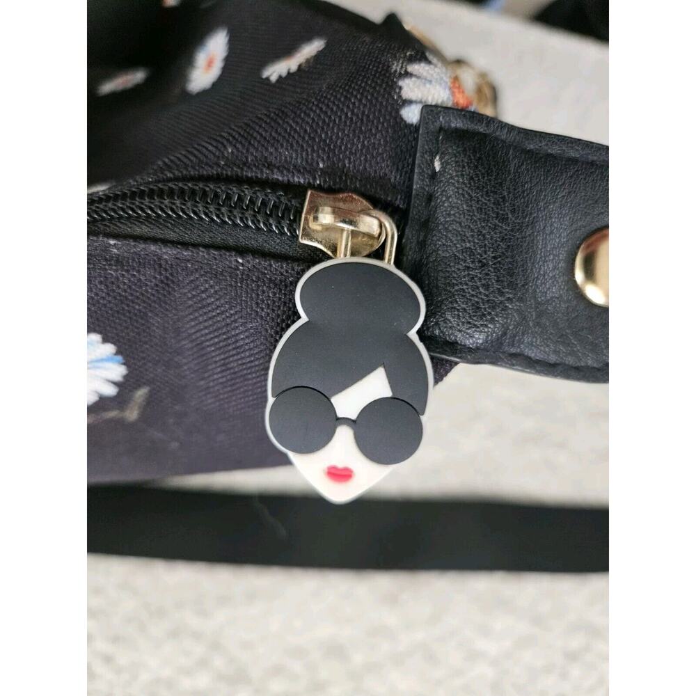 Alice+Olivia Black‎ Duffle Bag Daisy Print - Picture 5 of 12